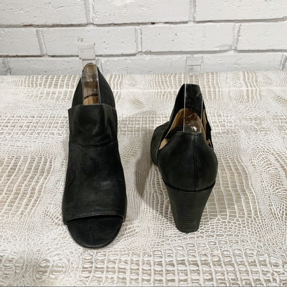 Me Too Women's Adam Tucker McKenna Cuoio Sandal - Picture 8 of 13